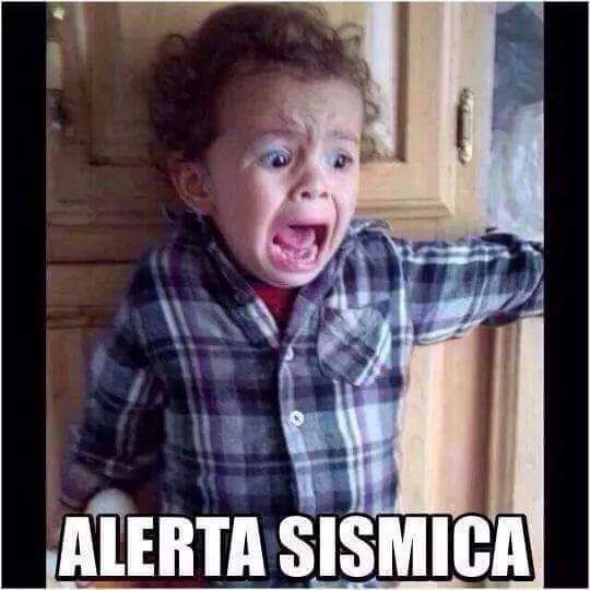 Banda! recuerden, HOY habrá #MacroSimulacro2016 a las 11:00 hrs. no entren en pánico y cooperen, es un bien común!😁