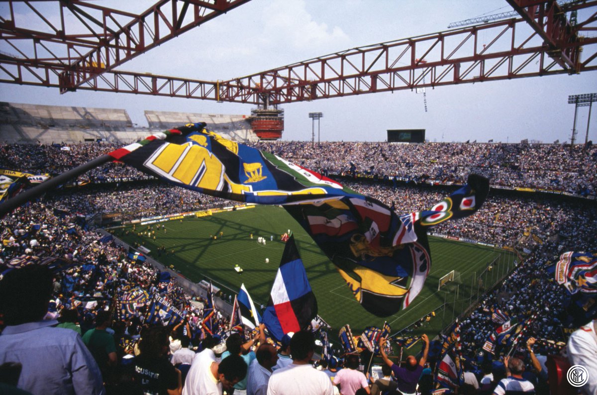 Inter's tweet photo. 90 anni fa inauguravamo la Scala del Calcio con un'amichevole coi cugini. Indovinate chi ha vinto… 😉 https://t.co/Yvg8vkBZ4z