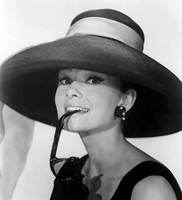 AmigosDelCAMLB's tweet photo. Audrey Hepburn fue un icono de elegancia y glamour amante de los sombreros ¿Tu en quien te inspiras? https://t.co/DpL0AyIH9C