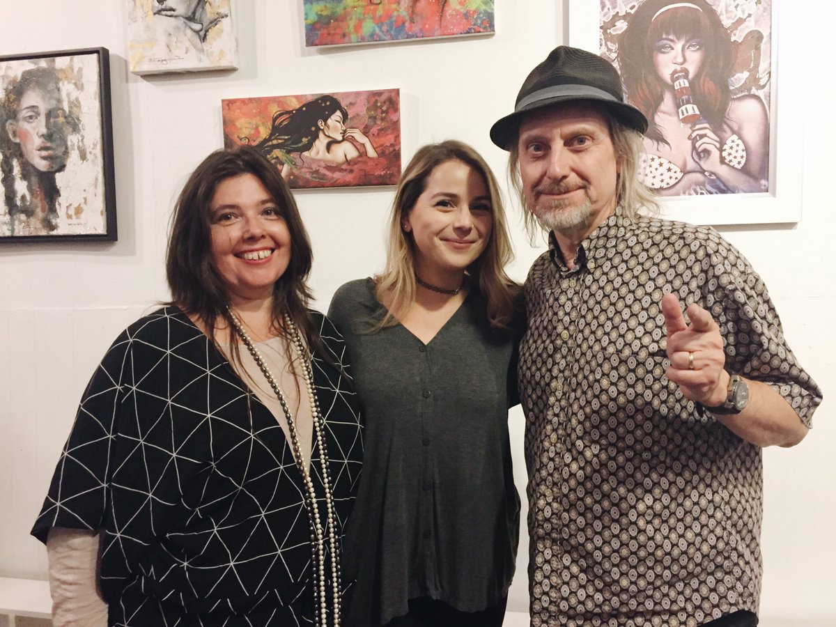 KangarooRewards's tweet image. Our team member, Helene with Alison and Ralph of BBAM! Gallery. Congrats on a fantastic vernissage @FangLingLee