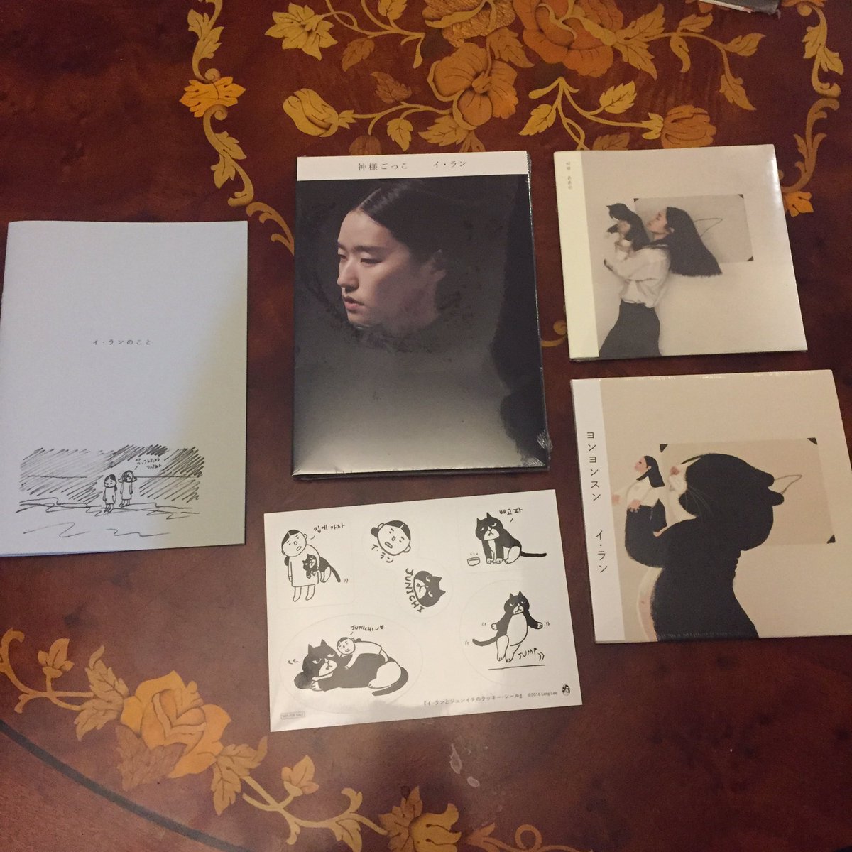 oulipopress's tweet photo. 울리포의 작업실 동료 이랑의 앨범 <욘욘슨>과 <신의 놀이> 일본판이 발매되었다고 합니다. <욘욘슨>의 바뀐 커버가 아주 귀엽습니다. https://t.co/3N5XK24rAb