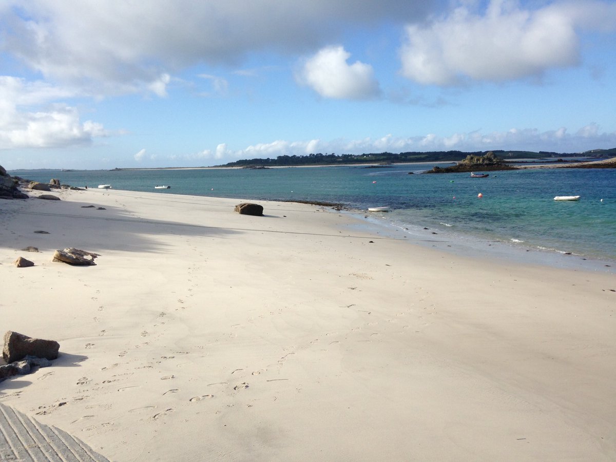 CTPlusltd's tweet photo. A manic Monday on St Martins, Isles of Scilly. #nowork #onholiday #wheretosit
Happy Monday everyone. https://t.co/J0qTpgcuxT