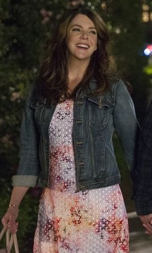 TVRunwayIt's tweet photo. Get ready #GilmoreGirls! We've got early info on Lorelai's #GilmoreGirlsRevival jacket here https://t.co/PmZBigog9H https://t.co/KVhKZ9byh8