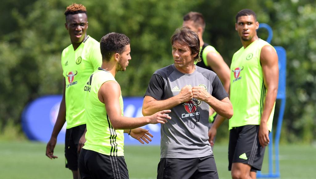 ChelseaFC's tweet photo. 🎥 @hazardeden10 has been speaking to Chelsea TV about working with Antonio Conte... https://t.co/XQi3qTd1Me https://t.co/RDAcKDncIt