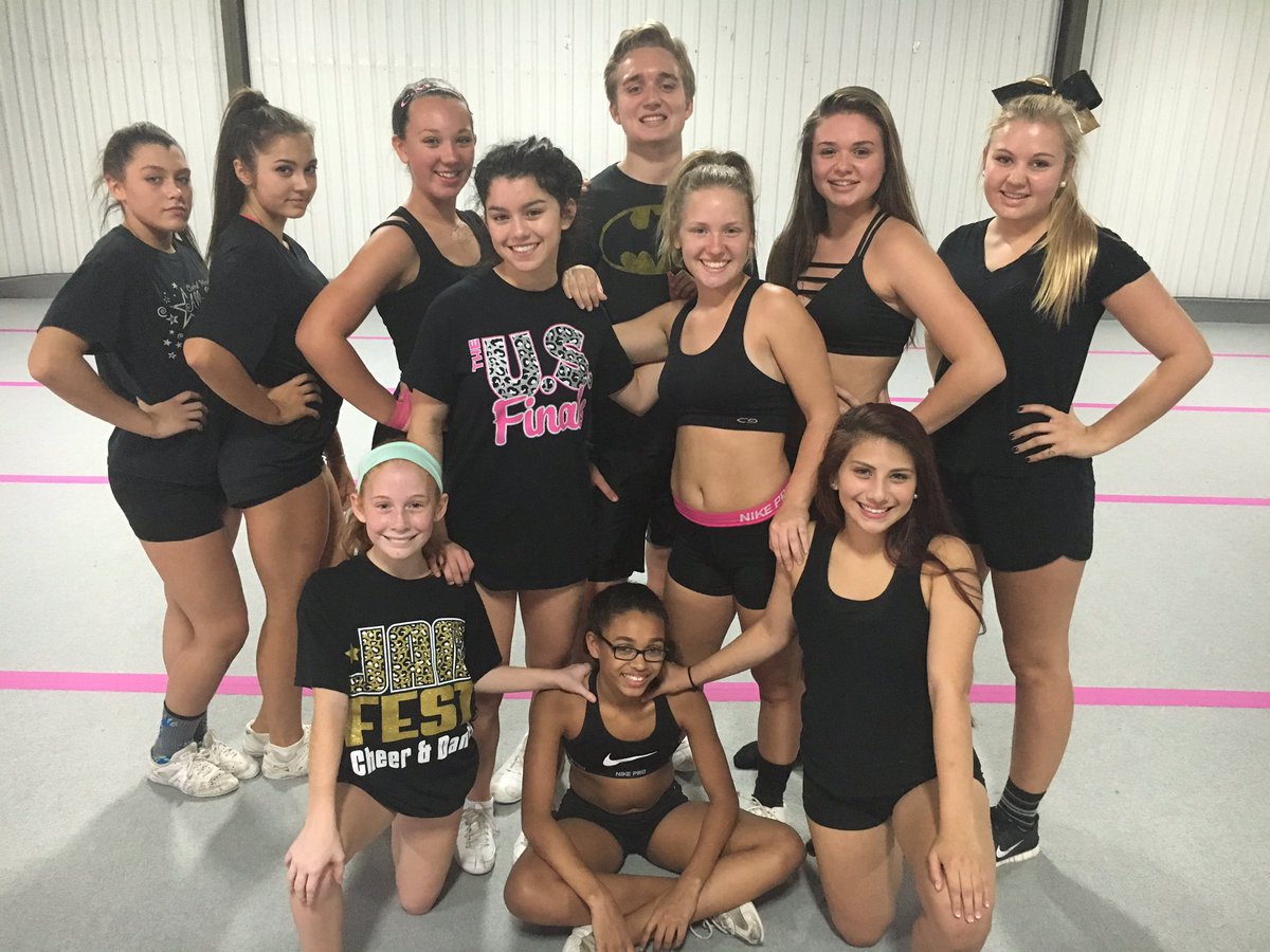 cmas_cheer's tweet photo. Senior Level 4 Royalties black-out themed practice for the month of September! #cmascheer https://t.co/cSWVug5Zxx