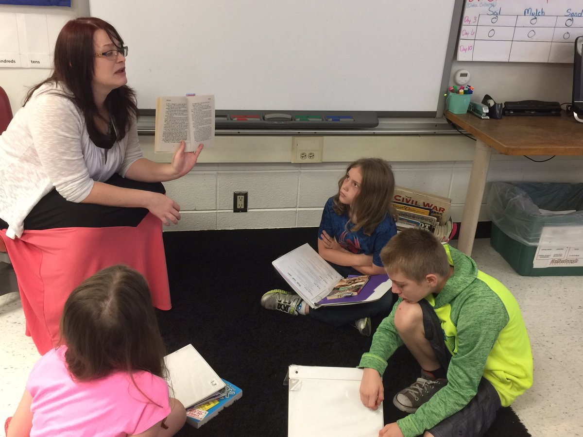 Jenifer_Barnett's tweet photo. @SFTFifthGrade digging into book clubs! Great discussions happening! #isdstrong @sftisd https://t.co/cDG3cOfjS6