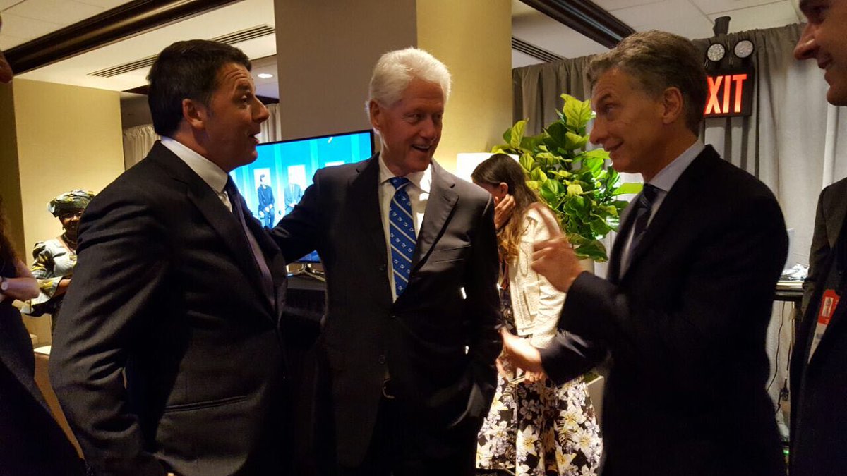 Macri se encontró con, el expresidente de EE.UU., Bill Clinton y, el Primer Ministro italiano, Matteo Renzi | Foto: @MauricioMacri.