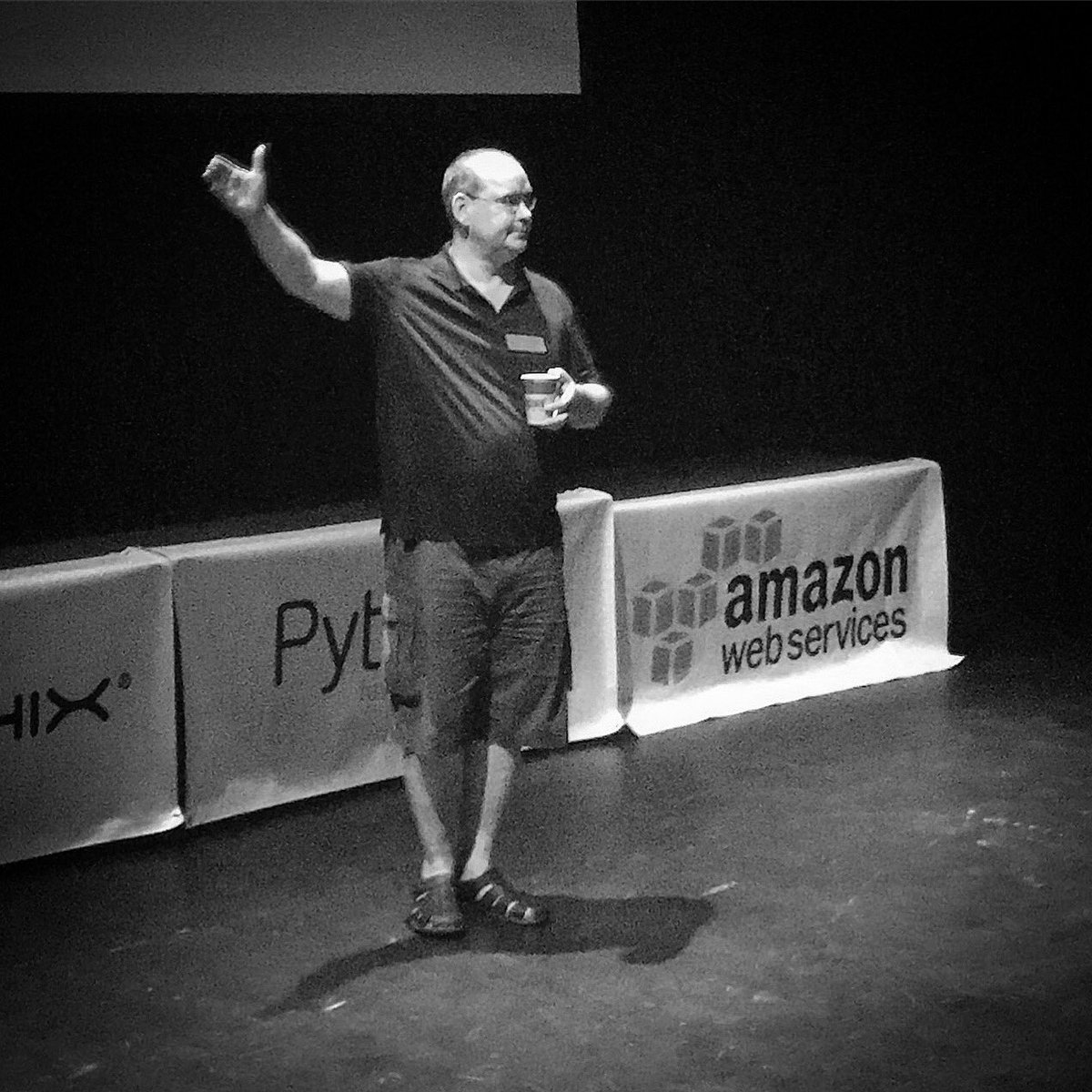 kylelf_'s tweet photo. Mogens kicking off Oaktable World 2016 @DBAKevlar @otw42 @oakies_blog https://t.co/EIsHMkuNg7