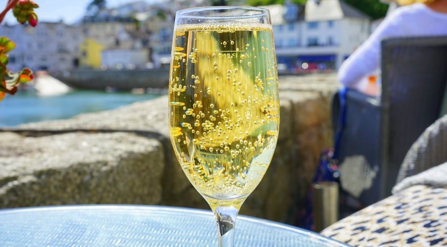 Divide your guest count by 7, this should give you enough sparkling wine for your toast! #eatdrinkandbemarried