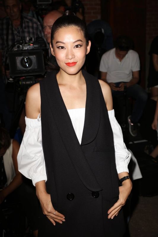 ArdenChoFr's tweet photo. #TB | 9th Sept Fashion Week : https://t.co/IKEeHgOc2r