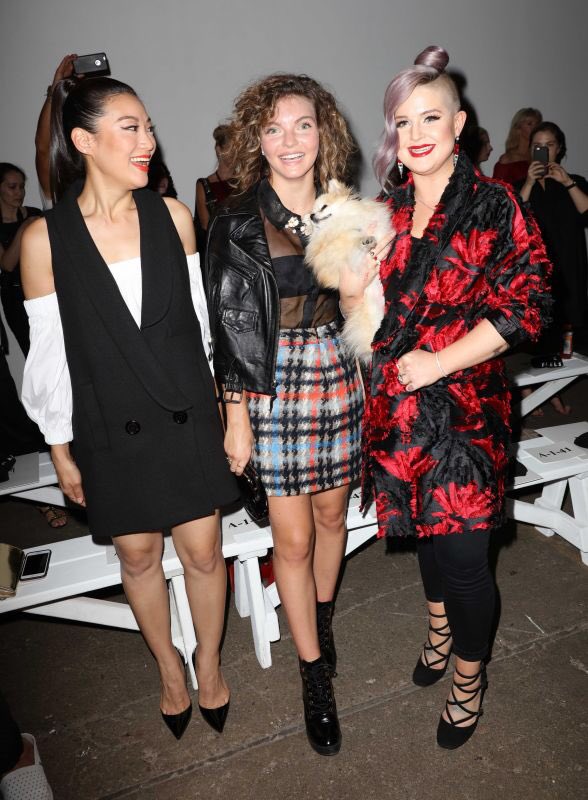 ArdenChoFr's tweet photo. #TB | 9th Sept Fashion Week : https://t.co/IKEeHgOc2r