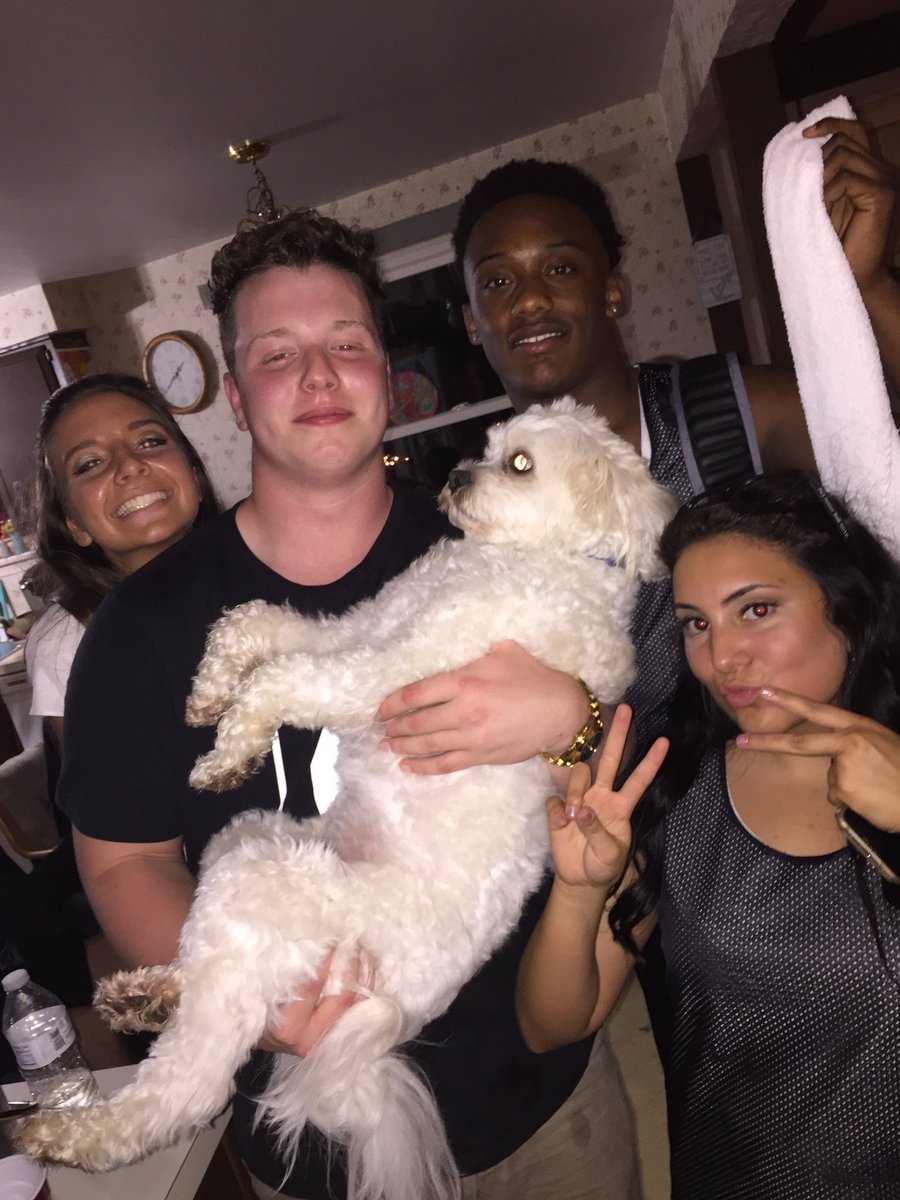 EdwardsEarnest's tweet photo. Happy birthday to my bro @Crad_Brake33 live it up kid 🎉 #SCLit https://t.co/QFPA3NudJn