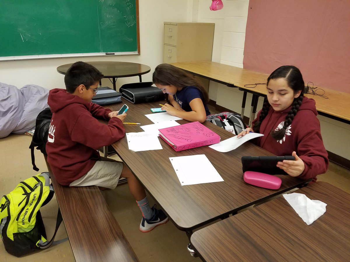 elpteacher's tweet photo. Students are showing the power of working together  #iamepisd #engage2learn #lincomwarriorpride #LMSdesign https://t.co/0Yuvq8Bv7L