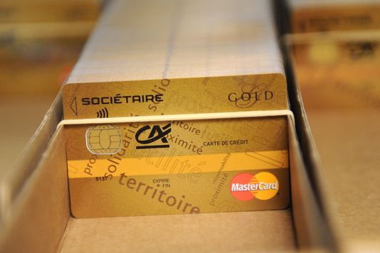 Le smartphone permet désormais de régler nos achats et rivalise ainsi la CB bit.ly/2d9N7jd