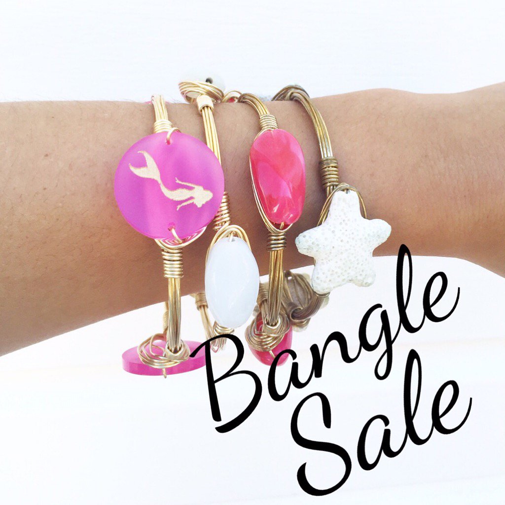 IsleCoast's tweet photo. Too early for Christmas shopping? 30% OFF all bangles! code: banglesale30 @ checkout #ootd #NYFW https://t.co/uuDIsrC1yp