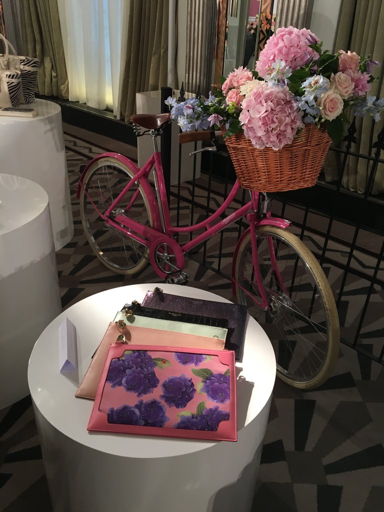 OnFeatures's tweet image. Super sweet #SS17 collection at .@AspinalofLondon #LFW