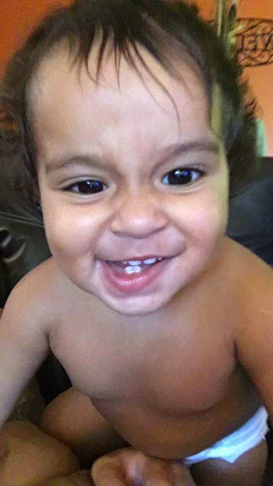 xoxo_smileyy's tweet photo. Pictures of my baby I get while I'm at work , 2:30 can't come any sooner π©#crazyhair #hatesclothes https://t.co/vB33hZxJaX