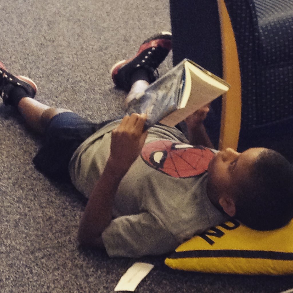 HandMSLibrary's tweet image. The library @HandMSLibrary is a comfortable place to be! @RichlandOne