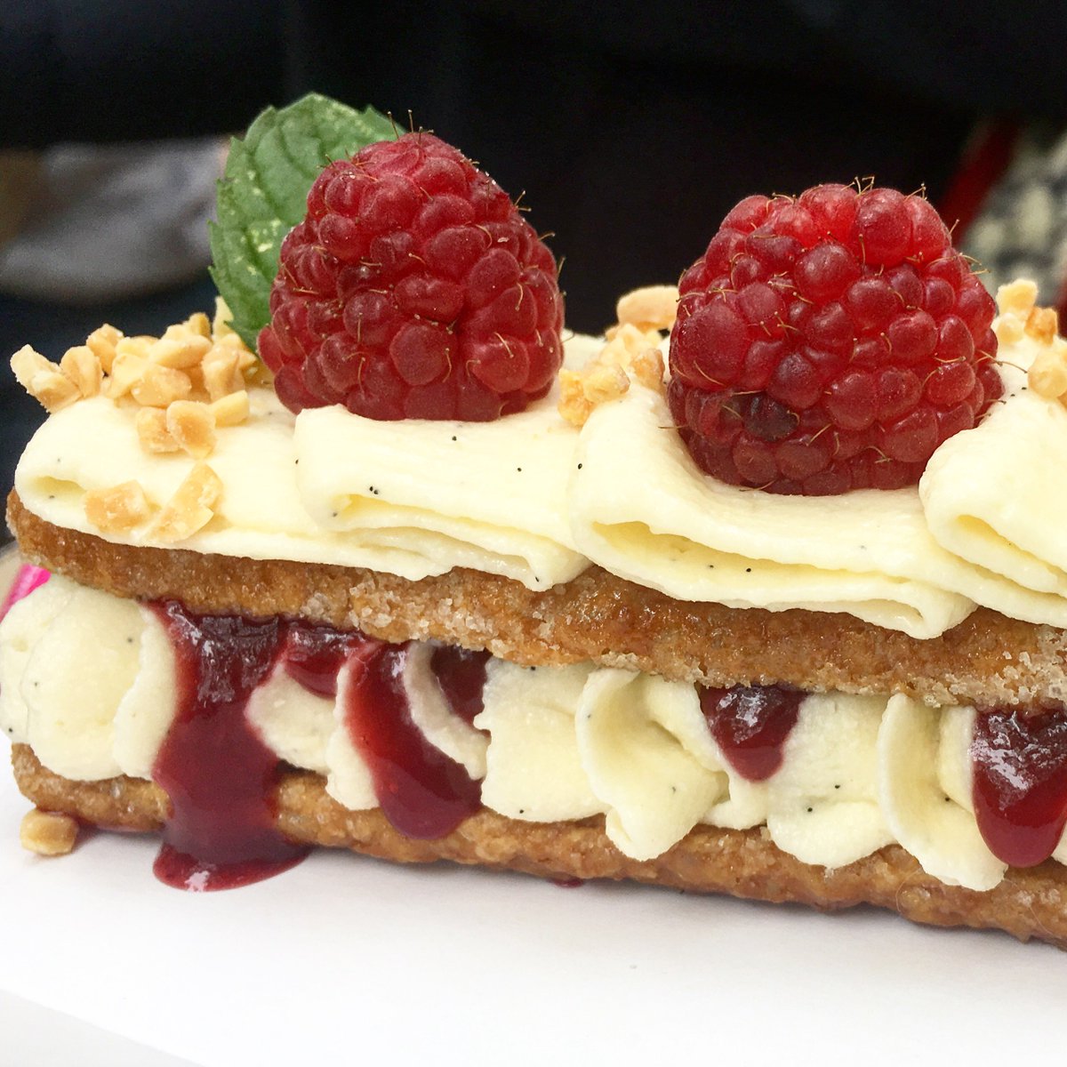 Michel_Augustin's tweet photo. TRèS gourmand ! Mille-feuille concocté avec nos palmiers allongés et notre vache en pot à la vanille de Madagascar 😜 https://t.co/zRXB54Glzy