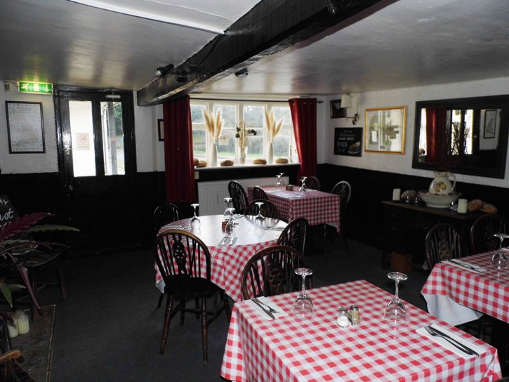 The Four Elms Inn tweet media