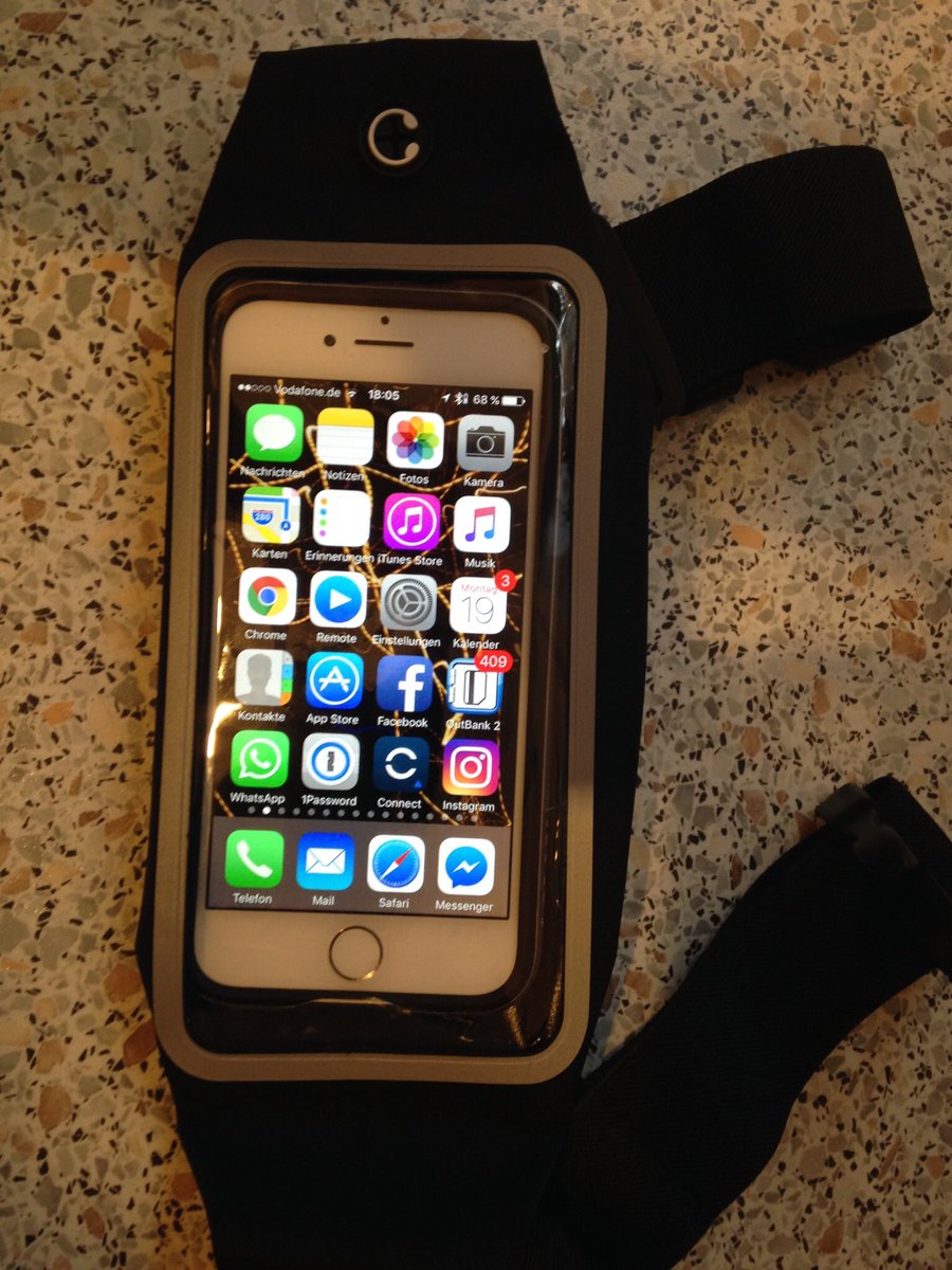 jenswf's tweet photo. Homebutton iPhone7 geht nicht mit Handschuh o. durch Folie einer Lauftasche! Uncool! #fail #wtfapple #apple #iphone7 https://t.co/utPTeAiBvD