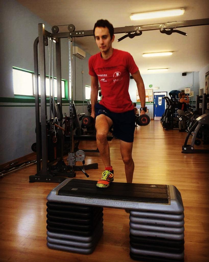 Angel_Lpez94's tweet photo. No es todo correr, siempre  compaginando  #entrenamiento Gym #Bolo #Baldomero #Sport @AlteaBolo https://t.co/JjEwx6MF7d