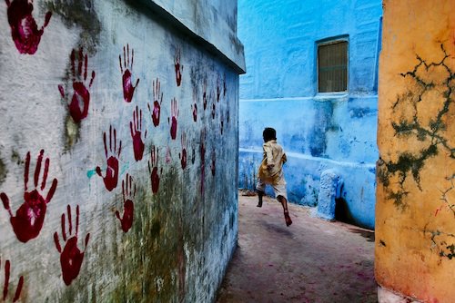artPRberlin's tweet photo. BERLIN FOTO BIENNALE 2016 #BFB2016 via @Style_Whispers
https://t.co/peo2jJQdkV PC: @McCurryStudios https://t.co/e8mXWHQGdK