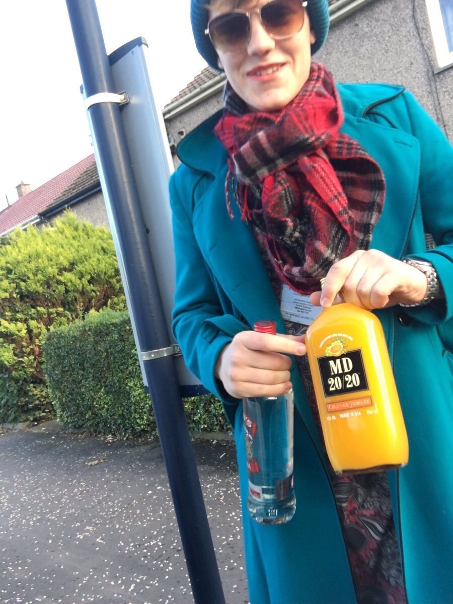 WSHHFANS's tweet photo. This guy dresses up as his mom to buy alcohol 😂 https://t.co/jVWXqBGcCG