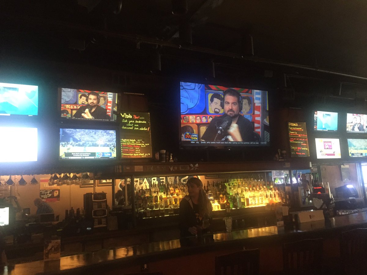 SidebarATL's tweet image. Come grab a drink. Now featuring #fatface @LeBatardShow on the big TV.