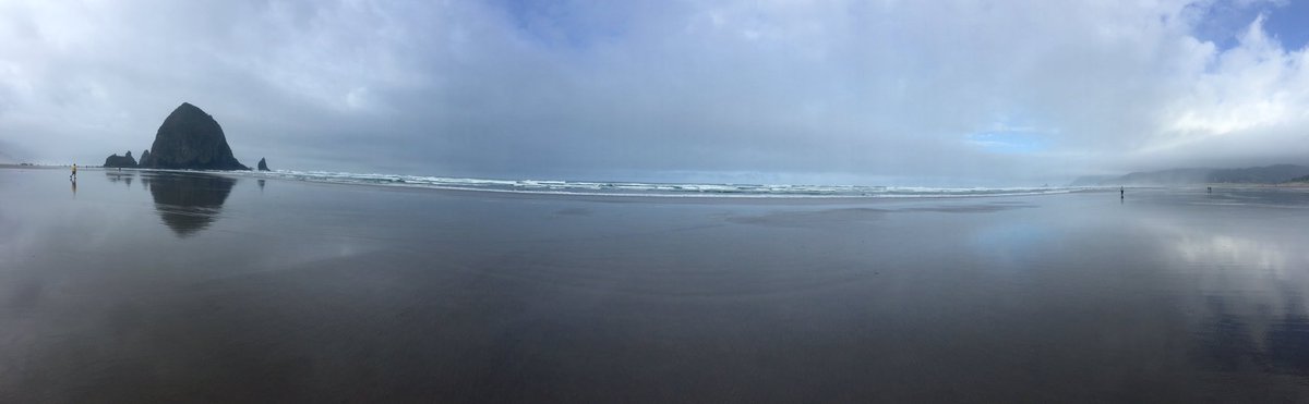 Wow y'all, #Oregon is pretty. Loving my stay <a href="/surfsandresort/">Surfsand Resort</a>. #Travel 🌊💕🐟