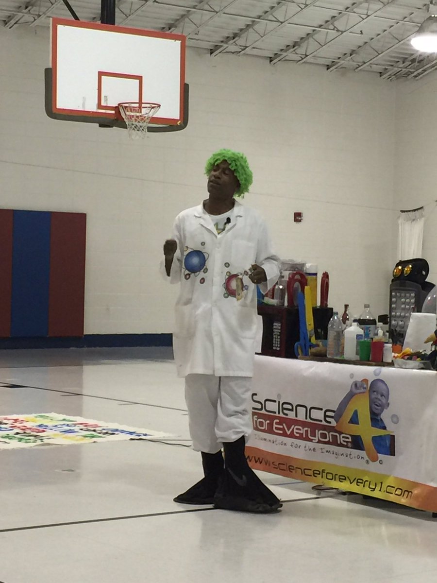 MichelleABurde3's tweet photo. Everyone wants to be a SCIENTIST!! #investigators #sciencemachine @EicholdMertzMST @MDuBoseAdams https://t.co/AWtCTkhUIa
