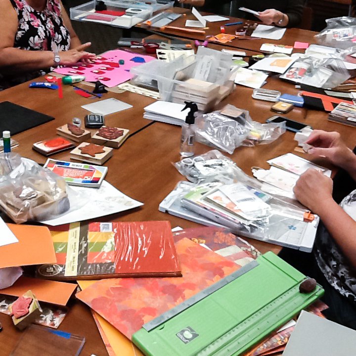 LBCityLibrary's tweet photo. It's starting to feel like Fall at #LBPL, as #LosAltosLibrary kicked off the season with a fall #cardmakingworkshop! https://t.co/GHUwLGrHTw