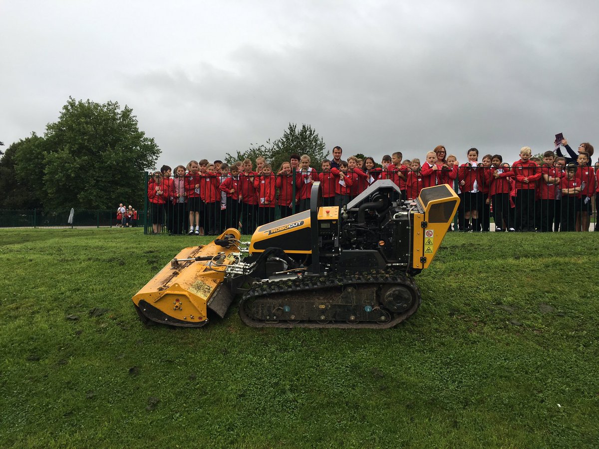 ST3AMCo's tweet photo. Fantastic STEAM Co. Day at @LJScv #SCOLDW - great to see so many parents and companies involved. #CreativityIsGREAT https://t.co/9cr3F6ht8e