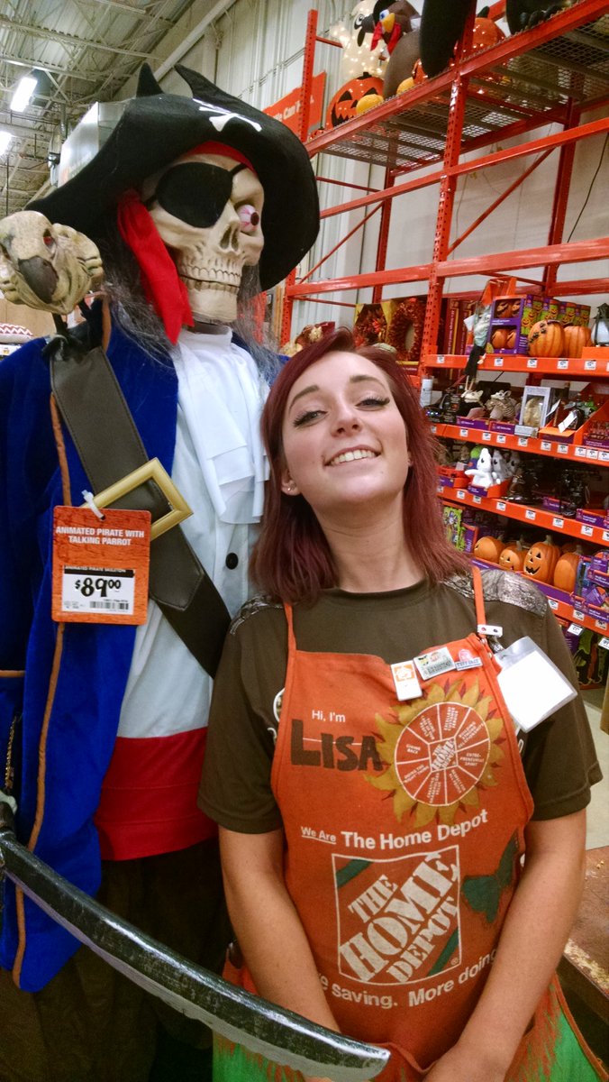 karitravis74's tweet photo. #TalkLikeAPirateDay @3801. Lisa hanging with this guy https://t.co/X1CZxqu6t8