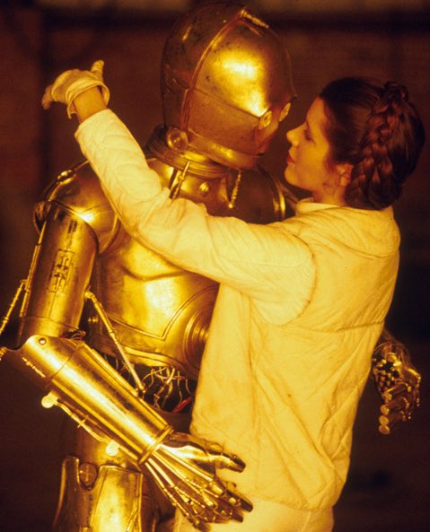 BehindthSceneFR's tweet photo. Carrie Fisher sur le tournage de Star Wars : L'Empire contre-attaque (1980) https://t.co/GOBi4BTbFf