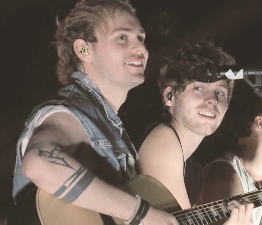 boyblenderr's tweet image. ''He thought the crowd was pretty but I thought he was prettier''