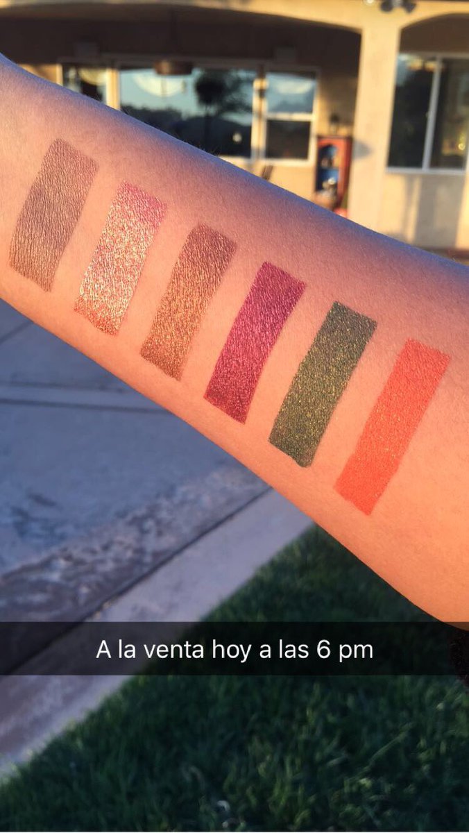 mayelirivera's tweet photo. FALTAN 3 HORAS PARA QUE PUEDAS ADQUIRIR NUESTRA NUEVA COLLECCION Makeup by Sol ✨☀️💜👏🏼 ! https://t.co/rEv479dSB5 https://t.co/ZmSAawUSXt