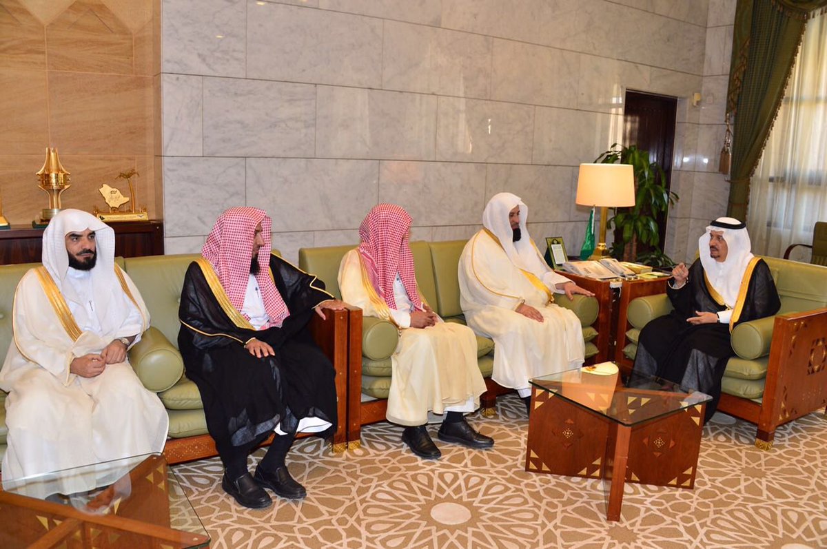 PvGovSa's tweet photo. سمو أمير منطقة #الرياض يستقبل رئيس #هيئة_الأمر_بالمعروف ومسؤولي الرئاسة.
https://t.co/1aWv4EQRQM https://t.co/juTQG33G2i