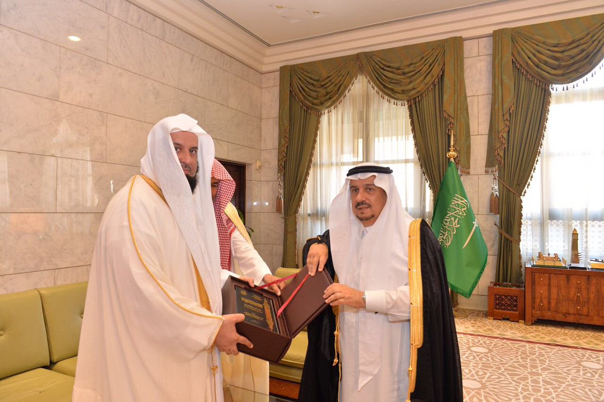 سمو أمير منطقة #الرياض يستقبل رئيس #هيئة_الأمر_بالمعروف ومسؤولي الرئاسة.
pv.gov.sa/news/Pages/N1-…