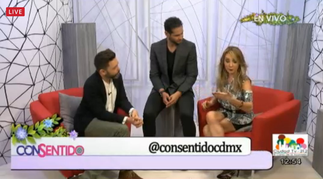 consentidocdmx's tweet image. Agradecemos a  @EricPeyrelongue quien nos habló de #textear al #volante y el gran problema que esto provoca. 🚗📱