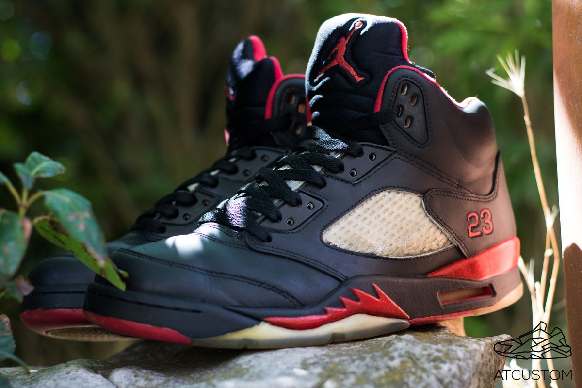 Rapluv_'s tweet photo. Air Jordan V "Black Varsity" Custom ⚫🔴
#ATCustom #LSDLV #WeAreSneakerhead #OTSShoeShop #BeDaKicks #RT https://t.co/MX36Zry5jo