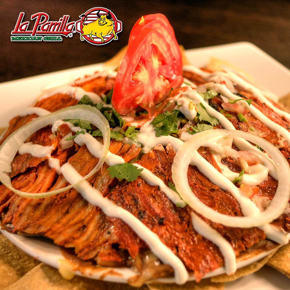 Dicen que la semana perfecta inicia disfrutando de unos deliciosos Nachos de Pastor. #LaParrilla.