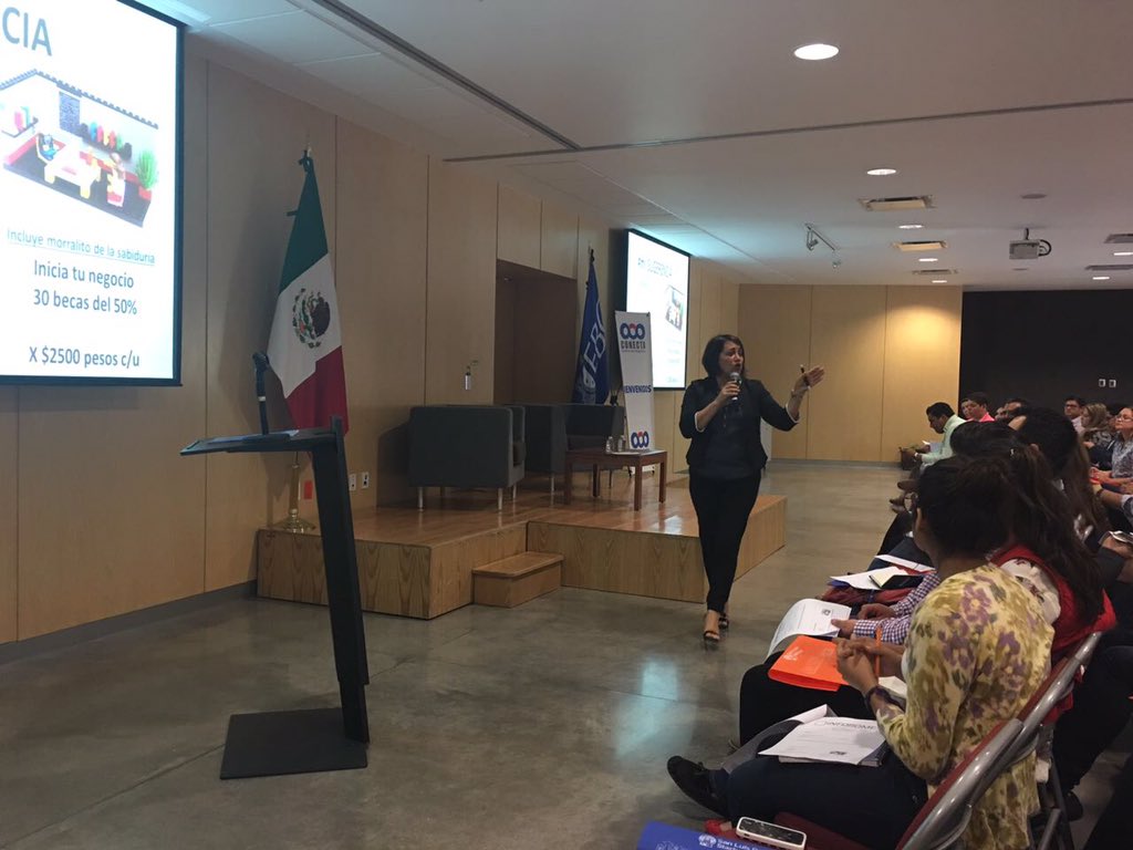 AMMJEAC_SLP's tweet photo. Excelente ponencia hoy de nuestra socia coach @ClaudiaVargasMR !! Emprendiendo con Valor! 👏🏻👏🏻👏🏻 https://t.co/jd2KXo8L3h