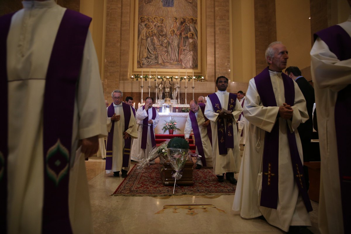 aciprensa's tweet photo. El funeral contó con la presencia de numerosos sacerdotes de la Sociedad de San Pablo. Via @dani_ibanez18 https://t.co/G65gQSDpAS