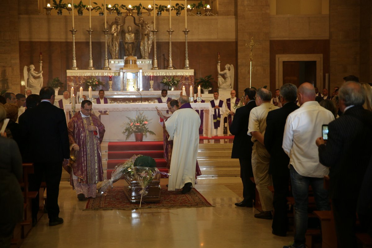 aciprensa's tweet photo. La Misa de exequias se celebró en el Santuario Santa María de los Apóstoles. Fotos @dani_ibanez18 https://t.co/EEjClRC8Bk