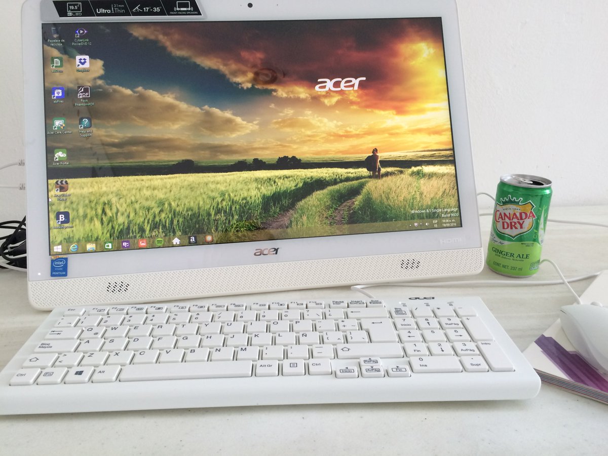 MissStrada's tweet image. Lindo inicio de semana, estrenando compu en el work!