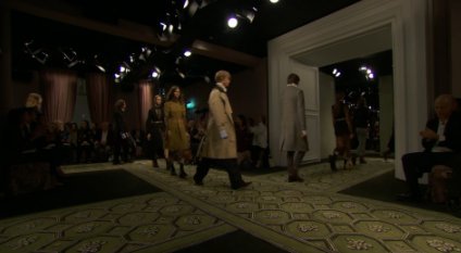 The gorgeous final walk at <a href="/Burberry/">Burberry</a> bit.ly/2cADj5Z