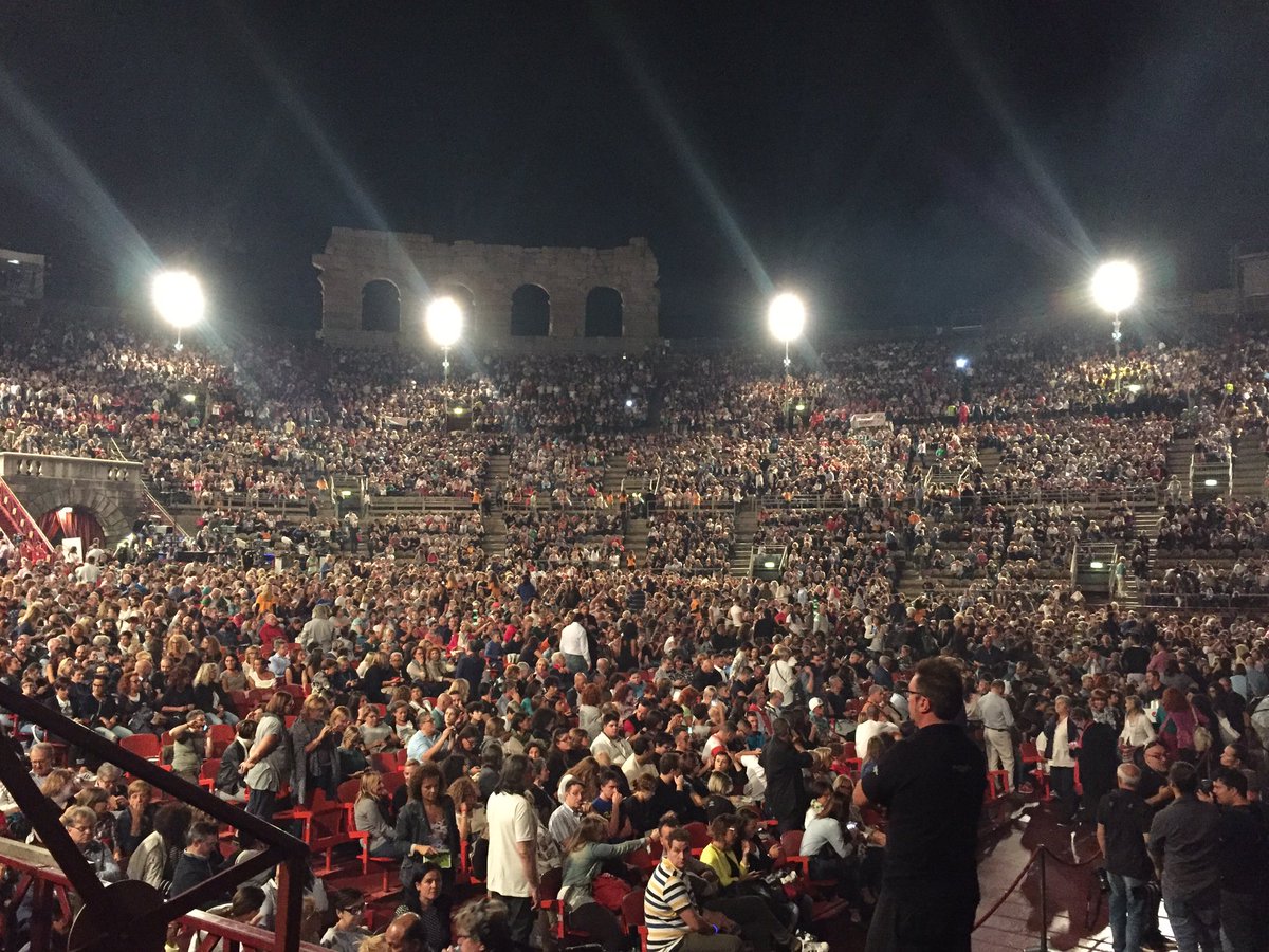 GiannaNannini's tweet photo. #readytogo #AmicheinArena  manca poco https://t.co/rUdCTUveeU