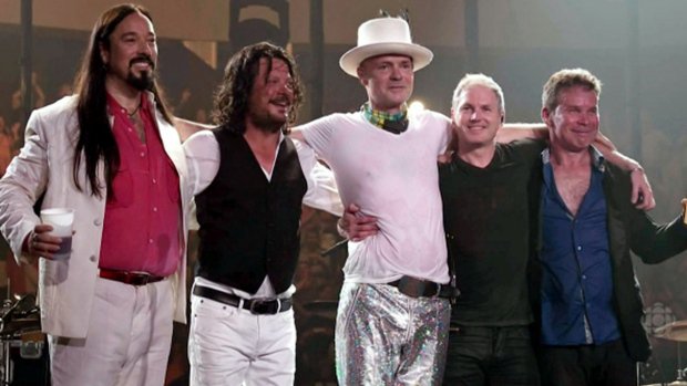 CBCNews's tweet photo. Tragically Hip tour raises more than $1M for brain cancer research https://t.co/XIa9pMTFT3 https://t.co/dAbsgrUl5s