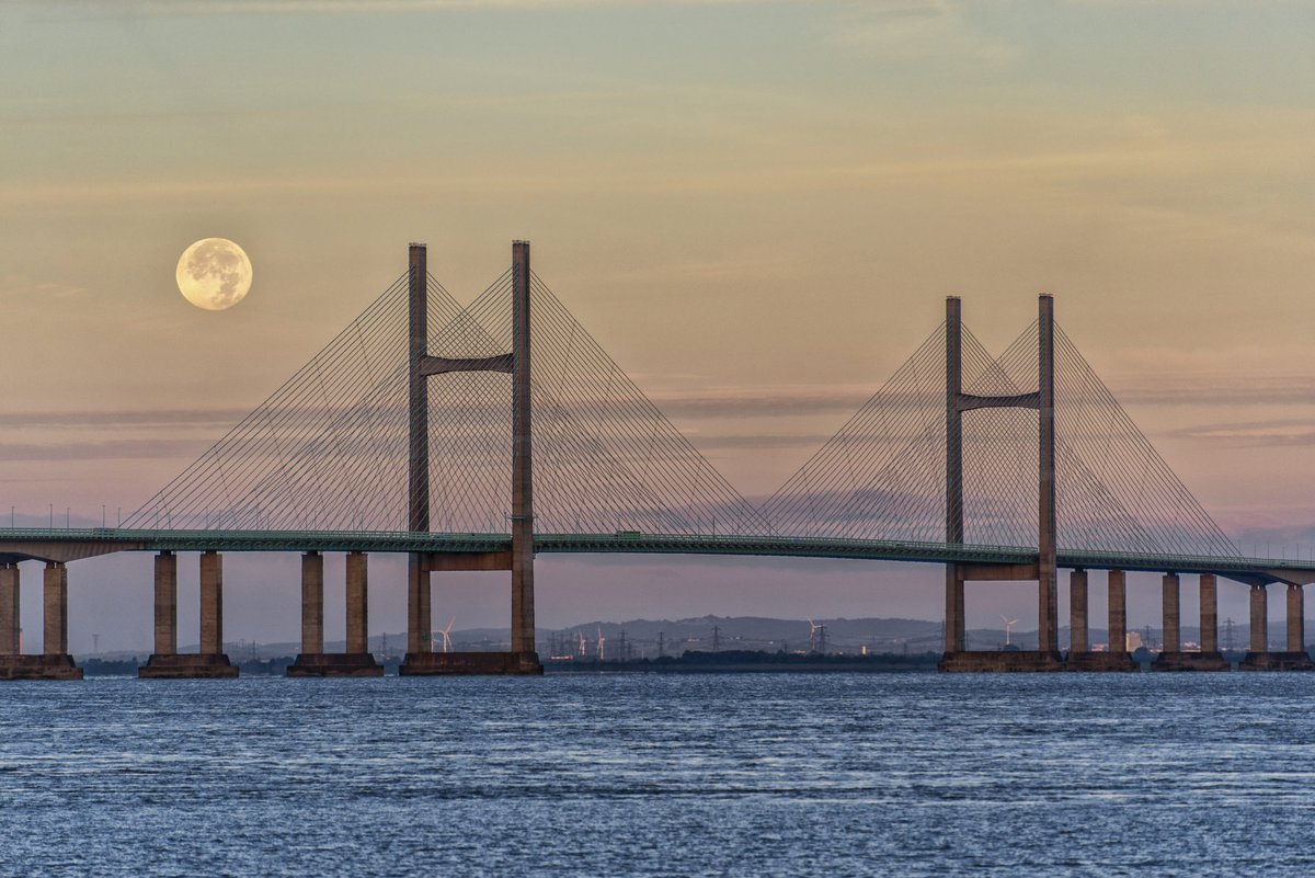 Full moon setting at sunrise over the Second Severn Crossing Bridge #WexMondays #fsprintmonday